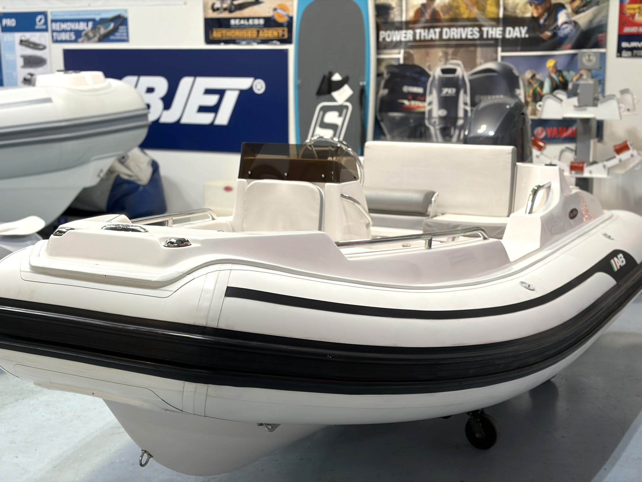 2022 AB 13 DLX - Image 2